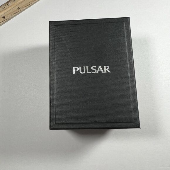 Men's Pulsar rectangular Watch Quartz. Mov't Japan VX32-X154 Gold Black date - Picture 10 of 13